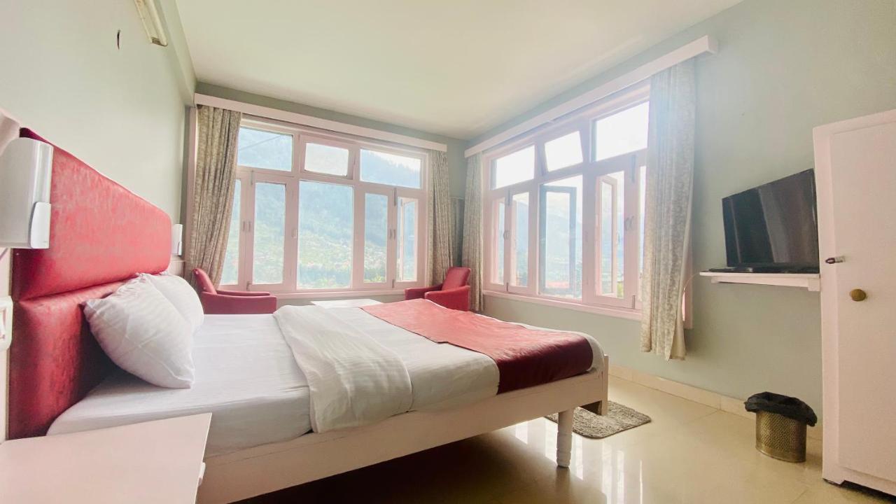 Hotel Meadows View, Near Mall Road Manali ภายนอก รูปภาพ